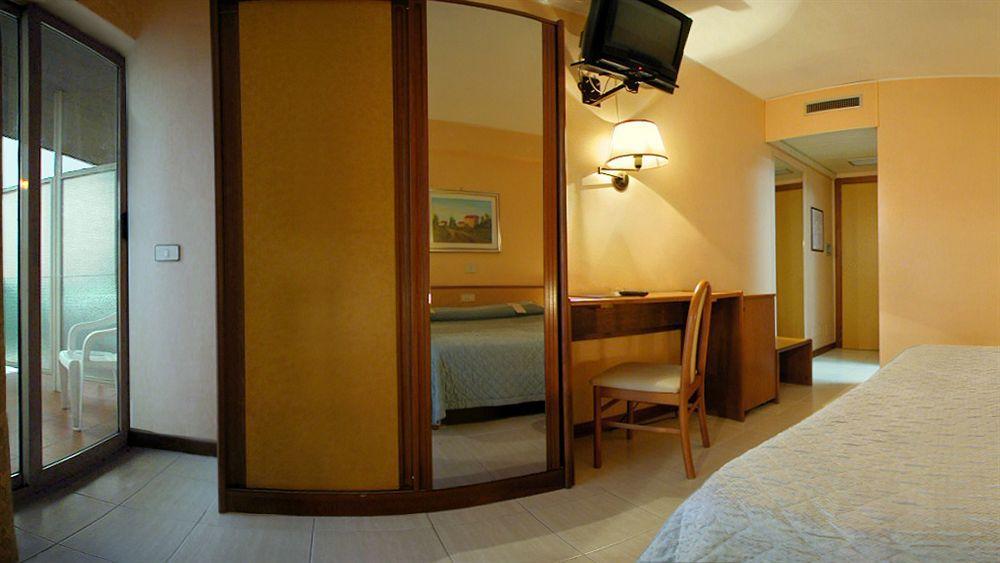 Hotel Pineta Palace Rome Exterior photo